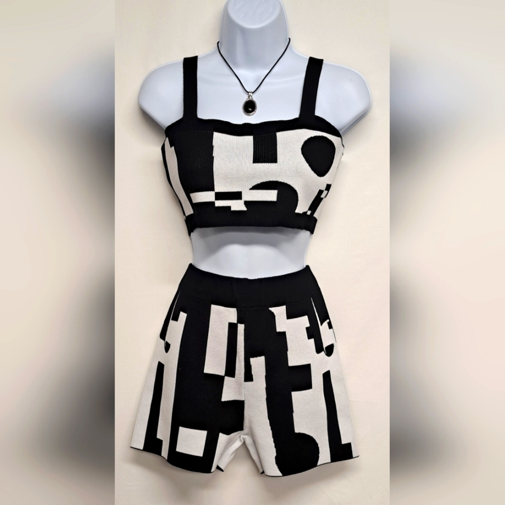 Short Set Knit Pull On Elastic Waist S/M Colorblock Halter Cropped Like New